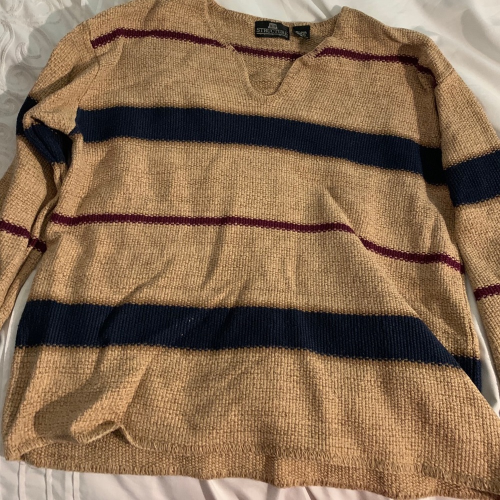 Structure sweater